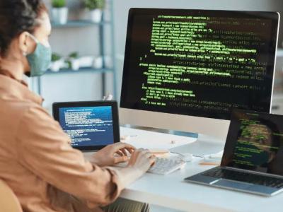 Lanzan 600 becas para mujeres que quieran estudiar tecnología