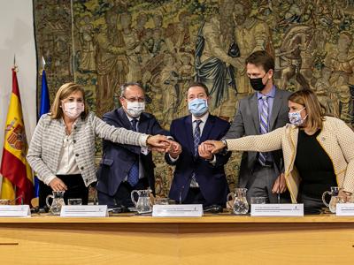 SMART Technologies y el Gobierno de Castilla-La Mancha crearán un Centro de Tecnología aplicada a la Educación18.	SMART Technologies y el Gobierno de Castilla-La Mancha crearán un Centro de Tecnología aplicada a la Educación