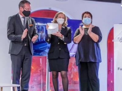 A Calviño destaca el impulso que se da desde el Gobierno a la transformación digital y el papel de la mujer