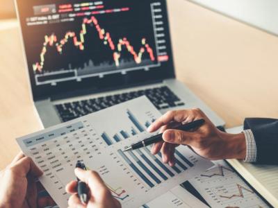 Formación y empleos para jóvenes de Claro y Oracle: cómo postularse