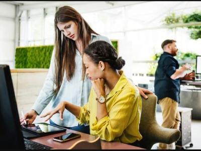 ¿Por qué más del 50% de las startups fracasan en los primeros cinco años a pesar de tener ideas innovadoras, grandes equipos, y algunas incluso han obtenido financiación de capital de riesgo? En muchos casos, la causa es un enfoque equivocado en la transformación digital. Los fundadores carecen de una mentalidad centrada en el cliente, lo que significa que las empresas pierden la oportunidad de innovar con el mercado.  Conoce el caso completo en: https://www.entrepreneur.com/es/emprendedores/como-las-startu